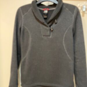 women's Northface pullover size lg